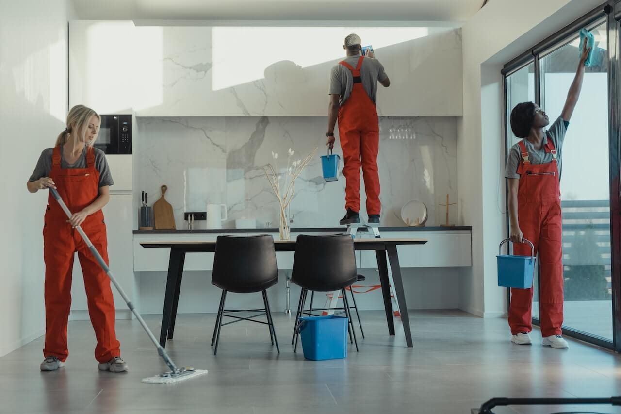 4 Reasons to Let Professional House Cleaners Tend to Your Ceiling